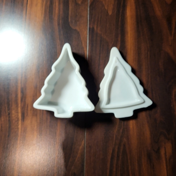 Vintage Christmas Tree Shaped Dish with Cardinal Design - Picture 2 of 4